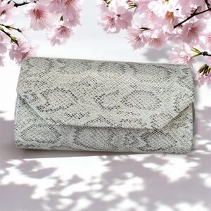 💎✅Vintage Clutch with Faux Snakeskin Texture